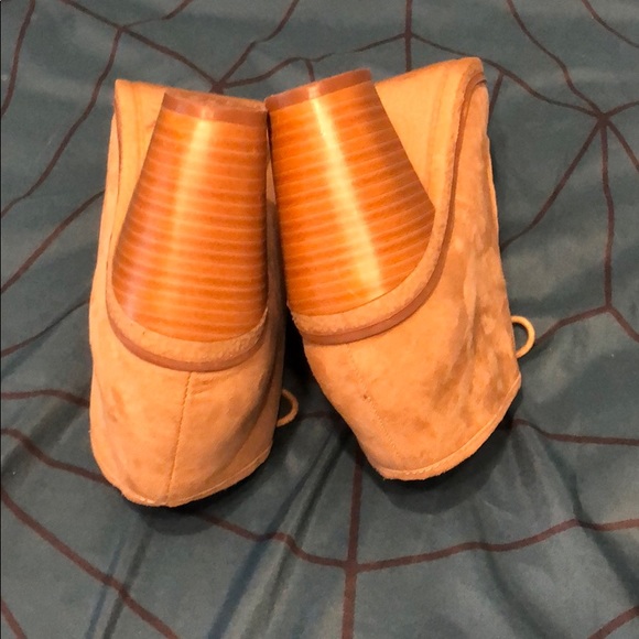 EUC American Eagle Outfitters Ankle Boots - Picture 7 of 8